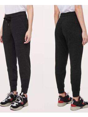 Lululemon Black Warm Bubble Dot Jogger  Size 8